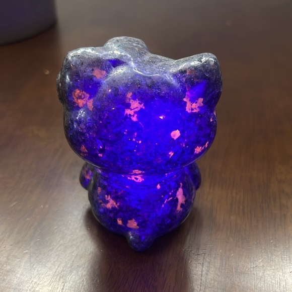 Hello Kitty Yooperlite Carving UV Reactive NWOT - Picture 13 of 17